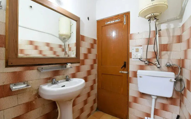 OYO 13732 Home Cozy Near Mall Aleo Manali