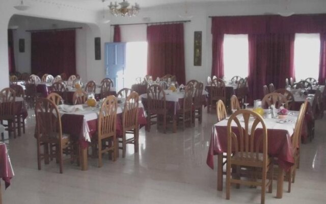 Nikos Hotel