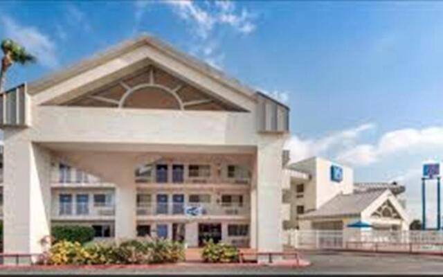 Motel 6 Brownsville, TX North