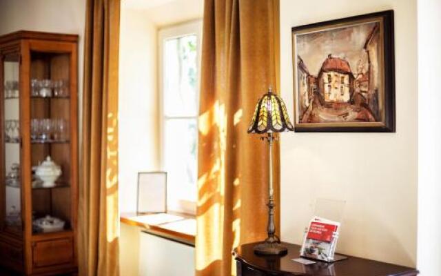 Classic Old Town Apartments
