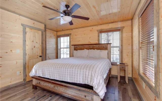 Mirror Pond - Four Bedroom Cabin