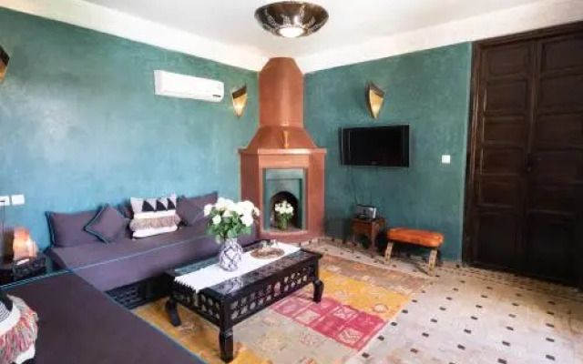 Riad Mur Akush