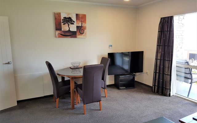 Fiordland Lakeview Motel and Apartments