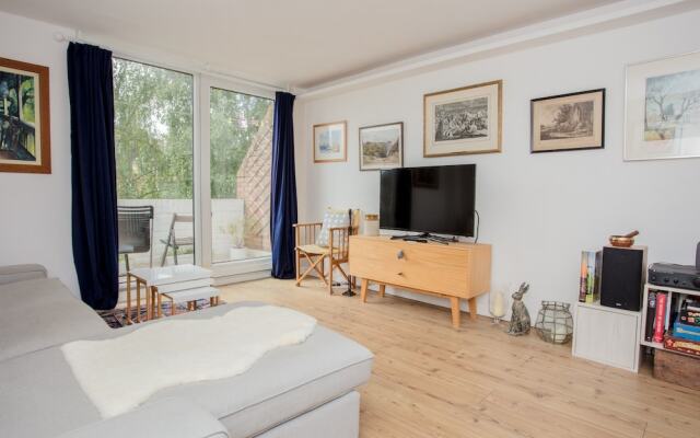 Spacious 2 Bedroom Flat With Communal Garden