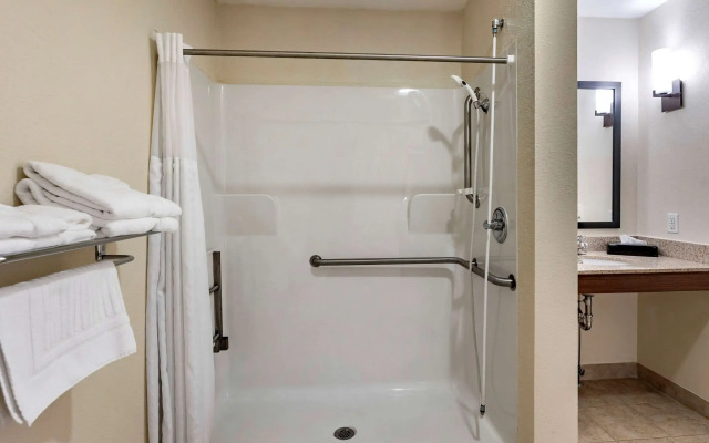 Comfort Inn & Suites Greenville I-70