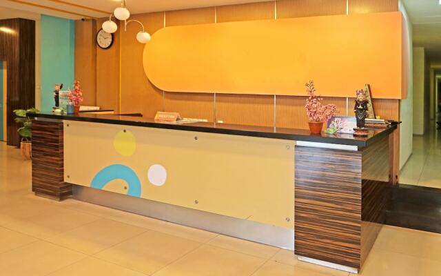 Super OYO Townhouse OAK Hotel Fiducia Serpong