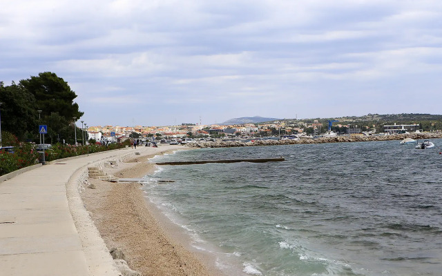 Apartment Dino - apartments with hot tub: A3 Novalja, Island Pag
