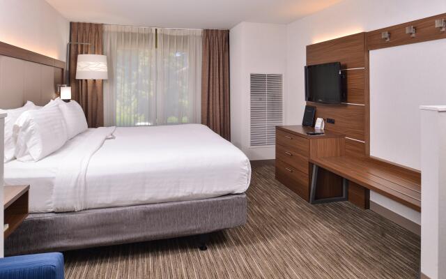 Holiday Inn Express & Suites Lacey – Olympia by IHG
