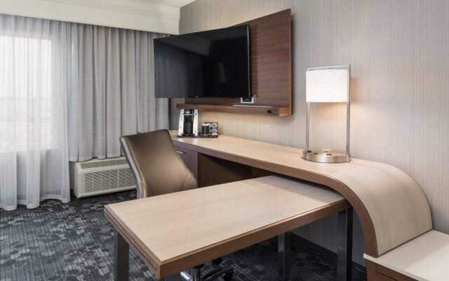 Courtyard by Marriott Toronto Vaughan