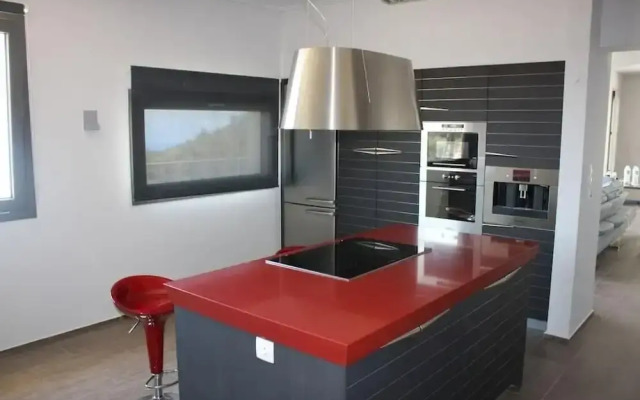 260sqm villa in Loutraki with a sea view