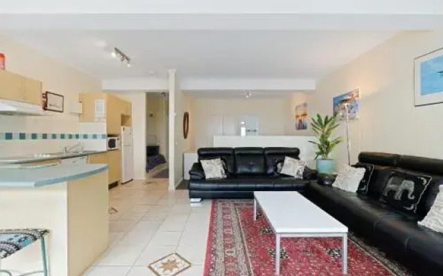 Black Dolphin Waterfront Apartment