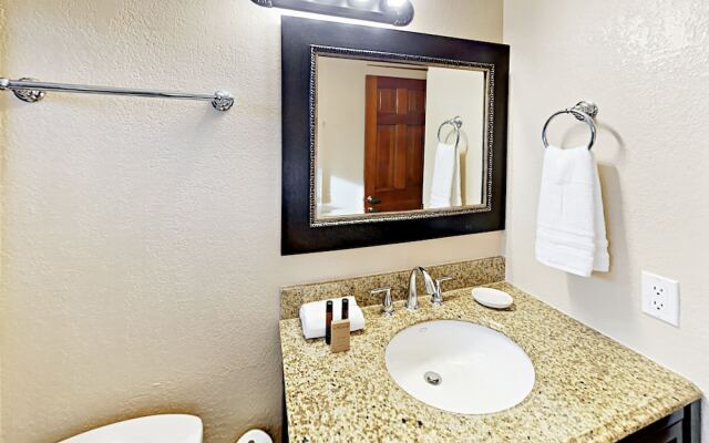 Inviting Central Scottsdale Stunner - 5 Br Home