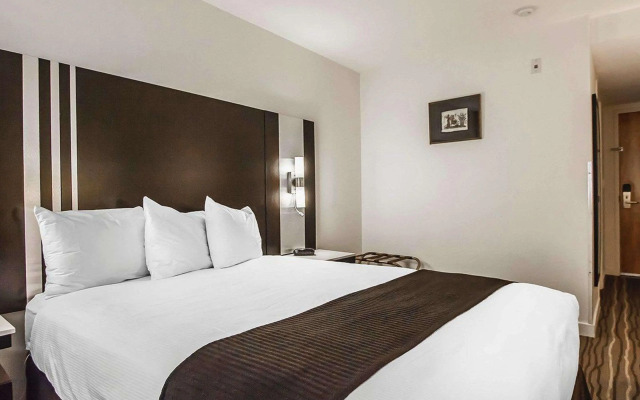 Comfort Hotel Vancouver Airport