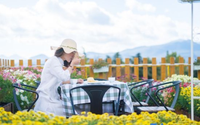 Feifan Little Inn · 360° Rooftop Garden View Courtyard (South Gate of Lijiang Ancient City Branch) – People – Lijiang