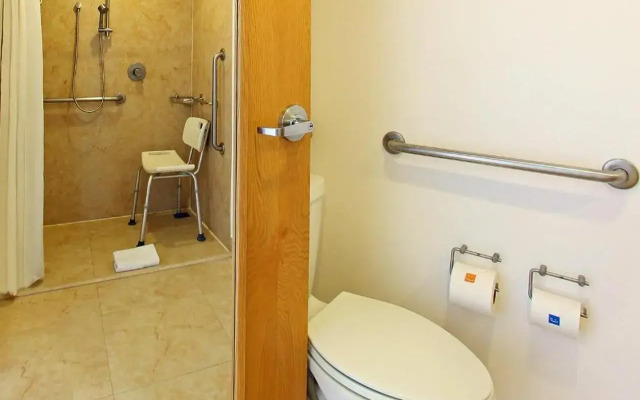 One Querétaro Aeropuerto Hotel