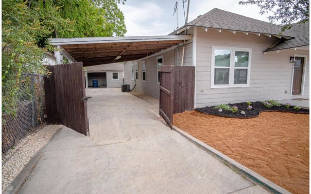 Captivating 4BR 2BA Home Near Awesome Downtown