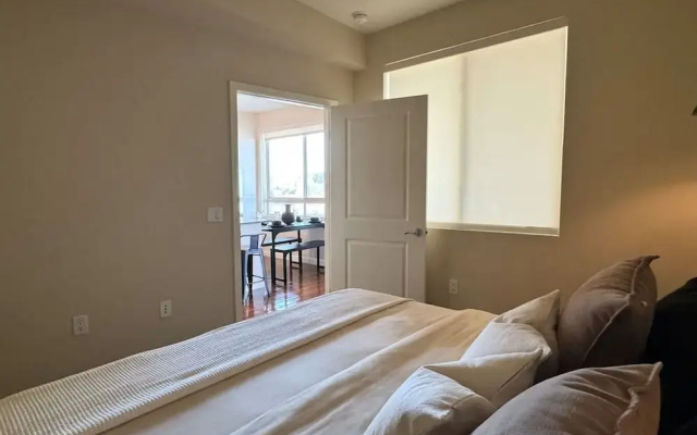 Stylish Retreat W Pool GYM Parking 10min to Cedars