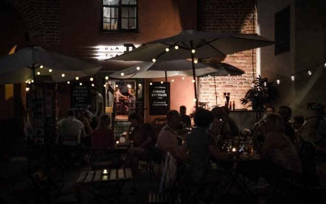 Six Suites, Old Town