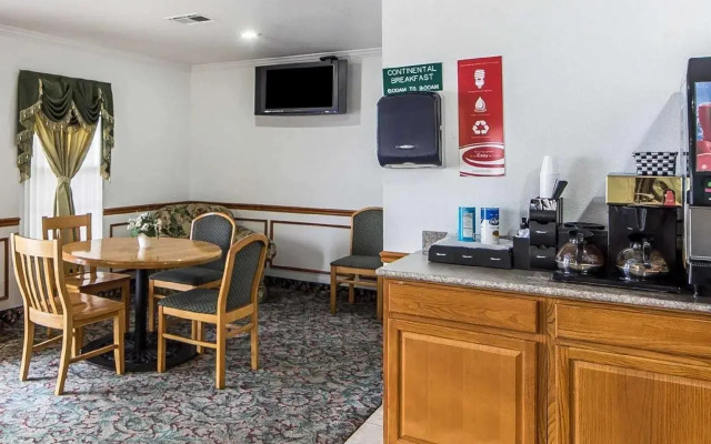 Econo Lodge Bartlesville Hwy 75