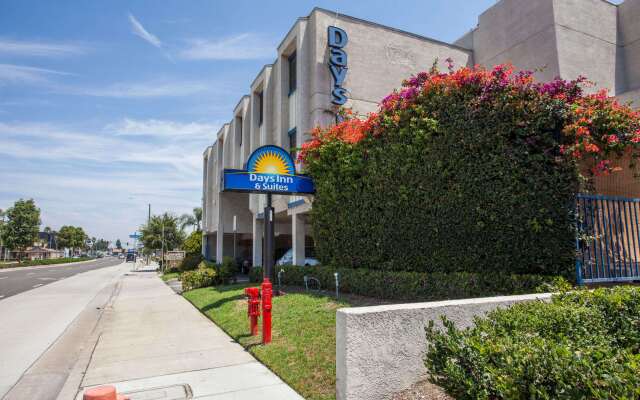 Days Inn by Wyndham Orange Anaheim