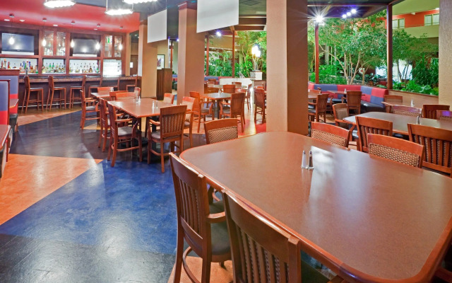 Crowne Plaza Suites Arlington by IHG