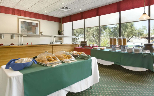 Ramada by Wyndham Belleville Harbourview Conference Centre