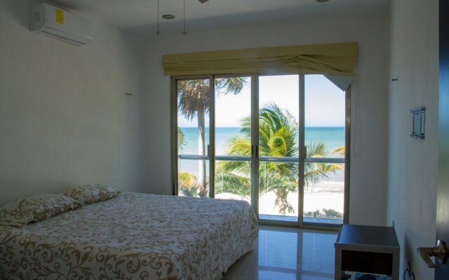 Piña Beach House in San Benito Beach