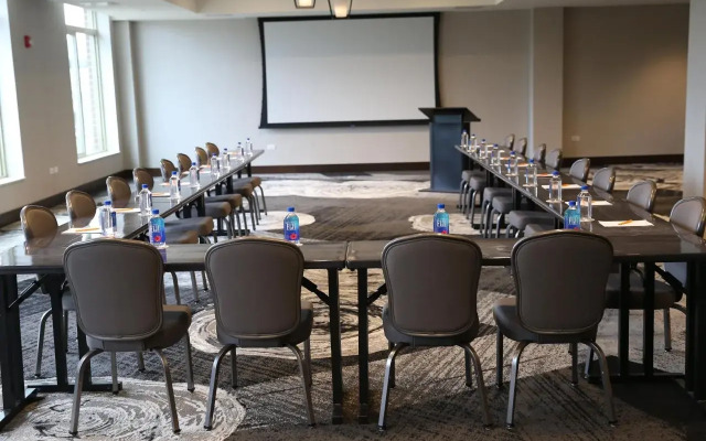 Hotel Indigo Naperville Riverwalk by IHG