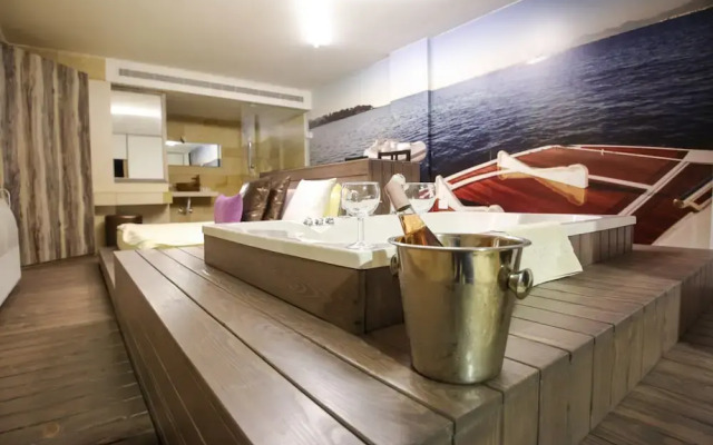Four Seasons Hotel and Beach Resort