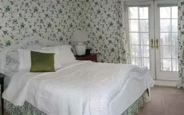 Meadows Inn Bed & Breakfast