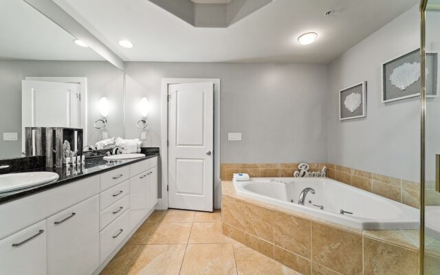 Crc1008 2 Bedroom Condo