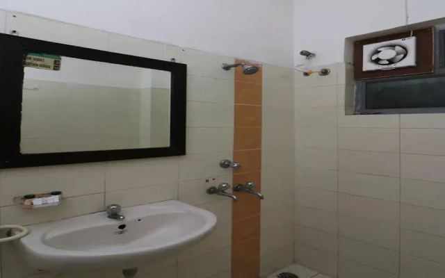 Oyo 23168 Hotel G C Regency