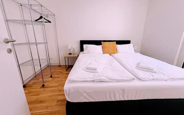 Apartments next to Public Transport GG13