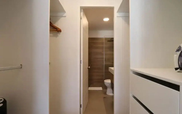 w Elegant 2BR With Balcony in San Isidro