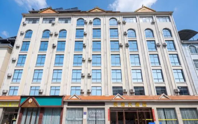 Fengweizhu Hotel – Exterior – Dehong