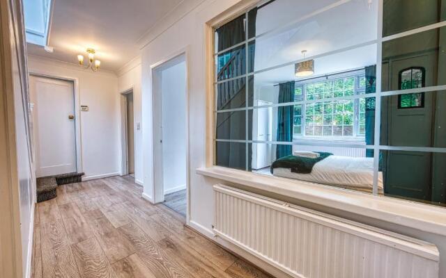 Elegant 5 Bedroom House in Nottingham