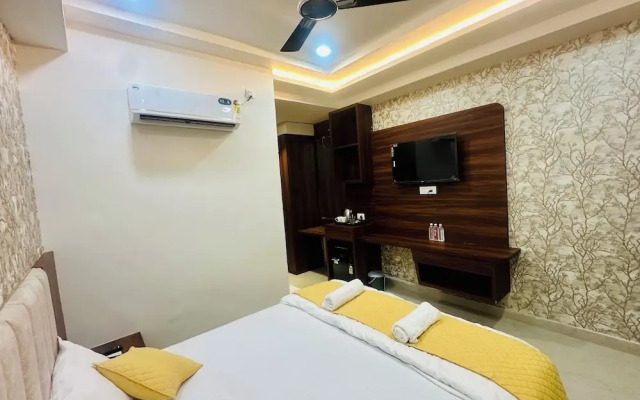 Hotel Deep Palace
