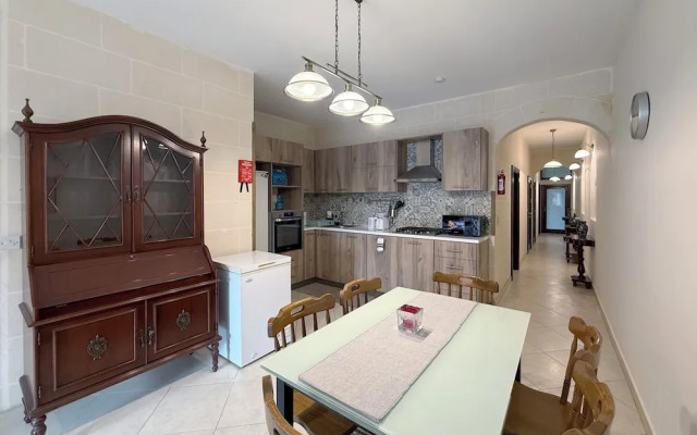 Traditional Maltese 3BD Apartment