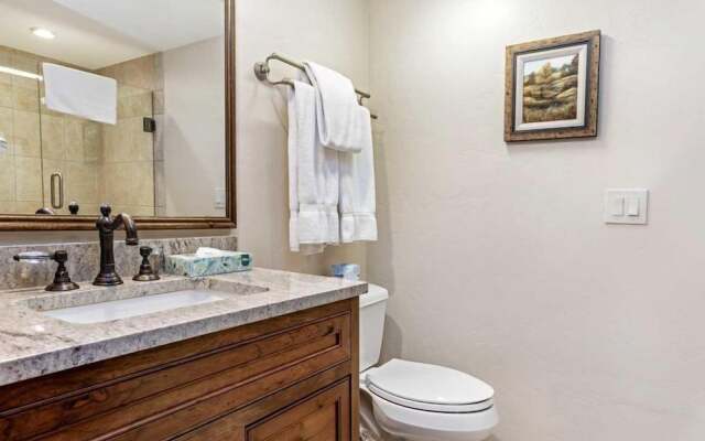 2 Bedroom Antlers Vacation Rental With Incredible Slopeside Views and Just a Short Walk to Gondola and Lionshead Village