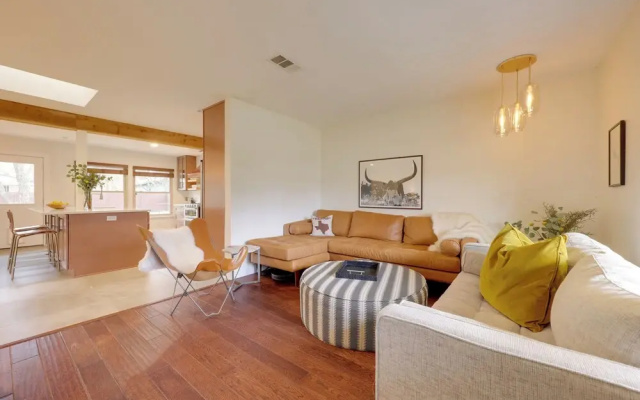 6 Mi to Dtwn Austin: Home w/ Screened Porch & Yard