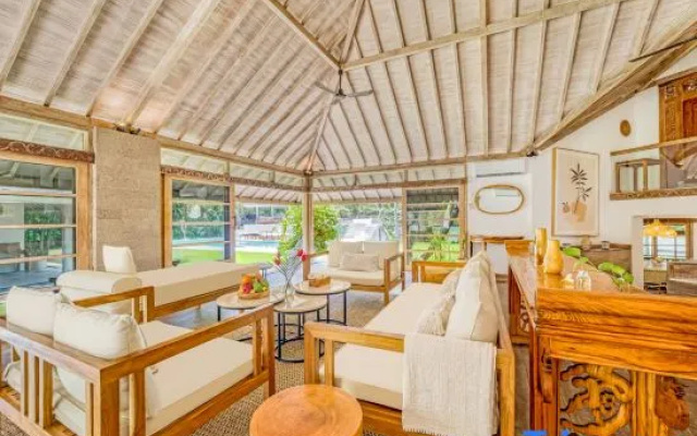 Villa Venice - 2000m2 Garden, right behind beach – Restaurant – Kerobokan Kelod