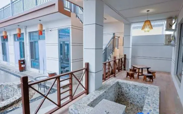 Xinzhou Benshuilange Wenquan Homestay (Qicun)