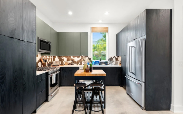 Stylish 2 Bedroom Retreat in South Austin