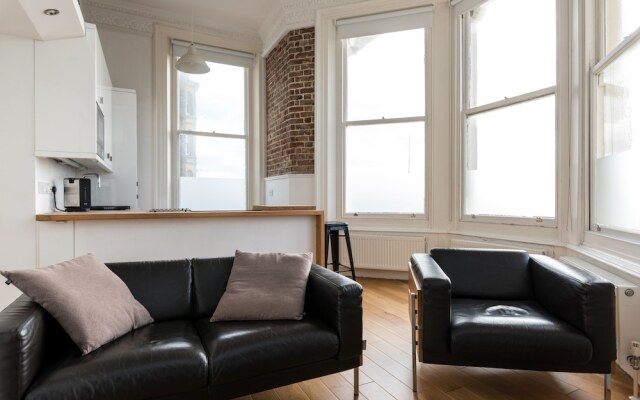 1 Bedroom Seafront Flat in Hove