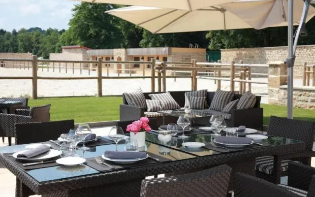 Le Domaine Chateau du Faucon