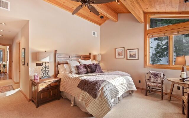 Wulf's Lodge at Olympic Valley Unwind in Hot Tub!