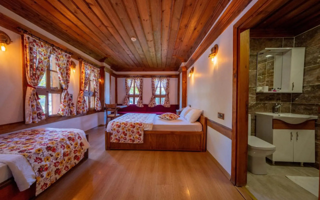 Cesmeli Konak Garden