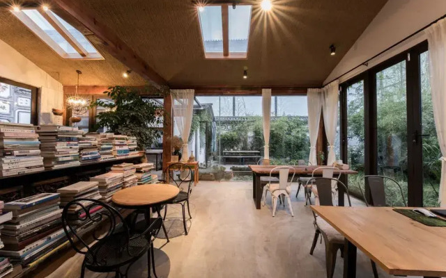 Zizai Garden Traveling with Hotel