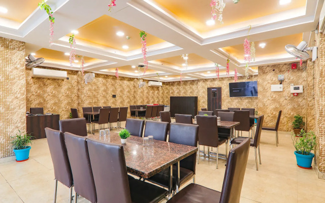 Capital O 70138 Hotel Jayati Oasis Inn