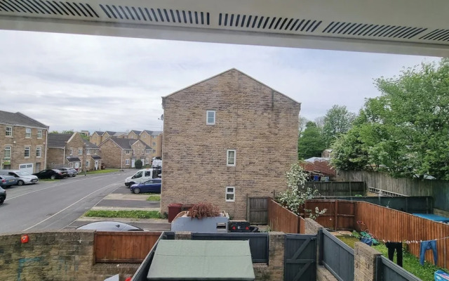 Leyland Road Retreat - 4 Bedroom House